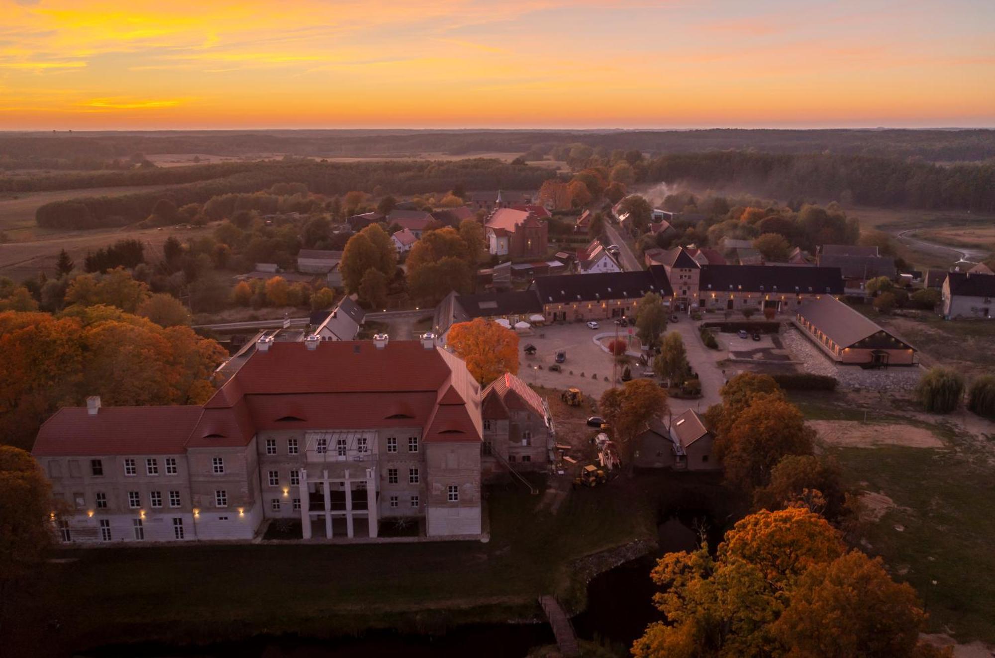 Palac Siemczyno Hotel Luaran gambar